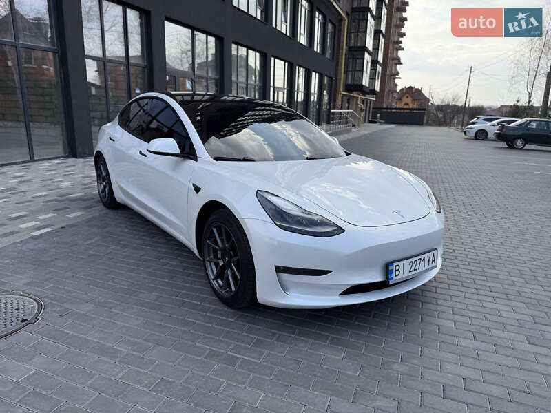 Седан Tesla Model 3 2021 в Полтаве
