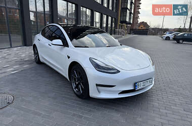 Седан Tesla Model 3 2021 в 