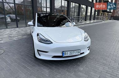 Седан Tesla Model 3 2021 в 