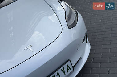 Седан Tesla Model 3 2021 в 