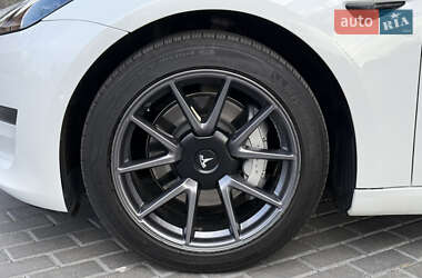 Седан Tesla Model 3 2021 в 