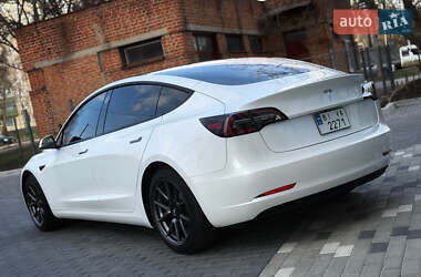 Седан Tesla Model 3 2021 в 