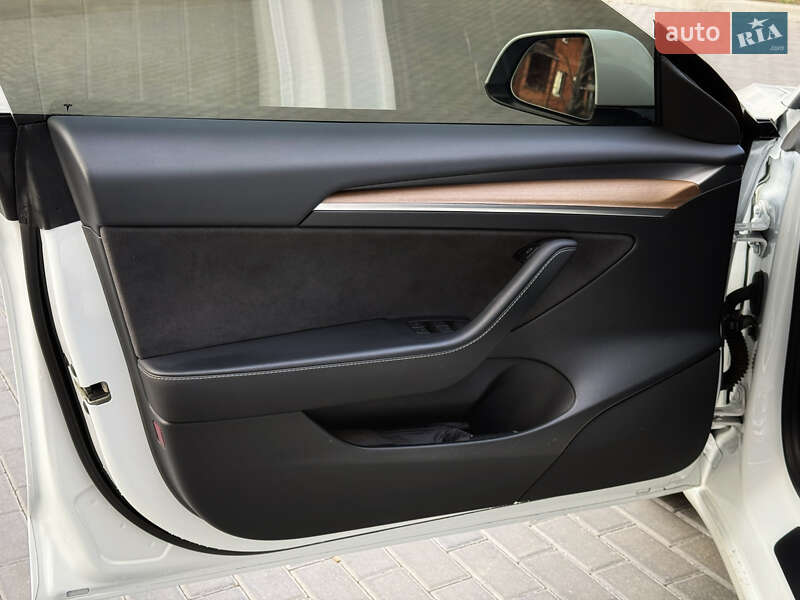 Седан Tesla Model 3 2021 в Полтаве