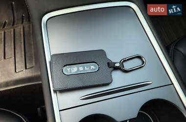 Седан Tesla Model 3 2021 в 
