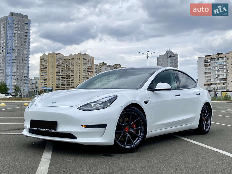 Седан Tesla Model 3 2021 в 