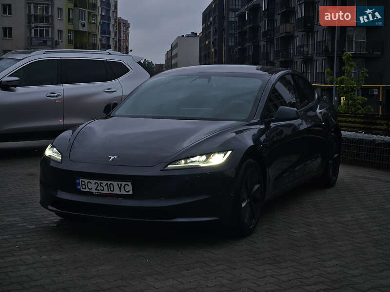 Седан Tesla Model 3 2024 в Львове