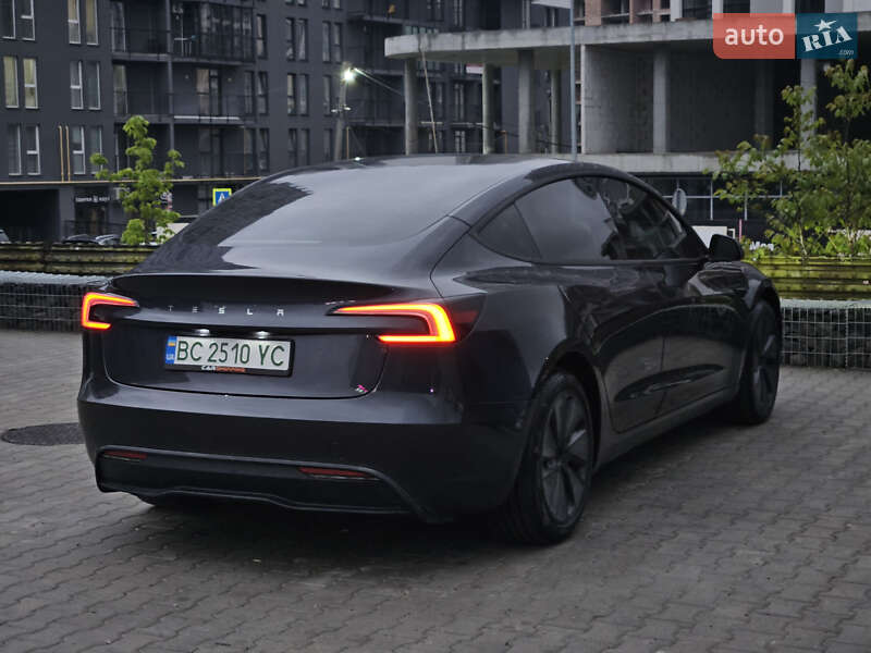 Седан Tesla Model 3 2024 в Львове