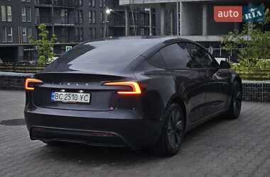 Седан Tesla Model 3 2024 в 