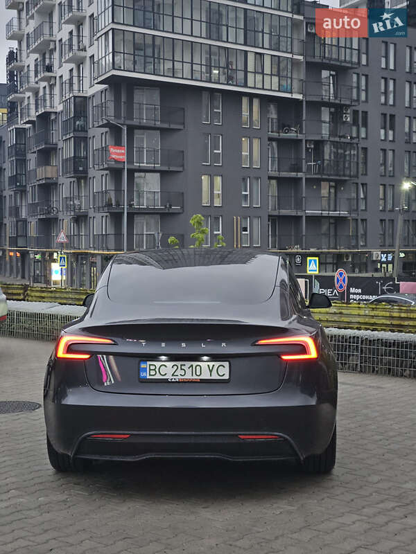 Седан Tesla Model 3 2024 в Львове