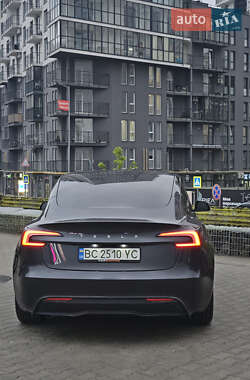 Седан Tesla Model 3 2024 в 