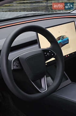 Седан Tesla Model 3 2024 в 