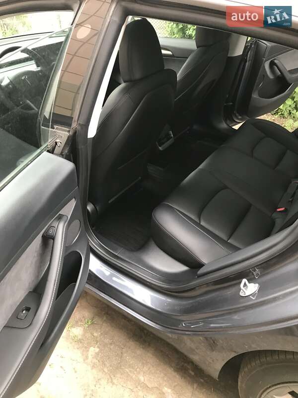 Седан Tesla Model 3 2023 в Рівному