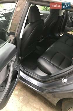 Седан Tesla Model 3 2023 в 