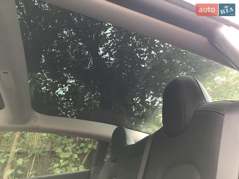 Седан Tesla Model 3 2023 в Рівному