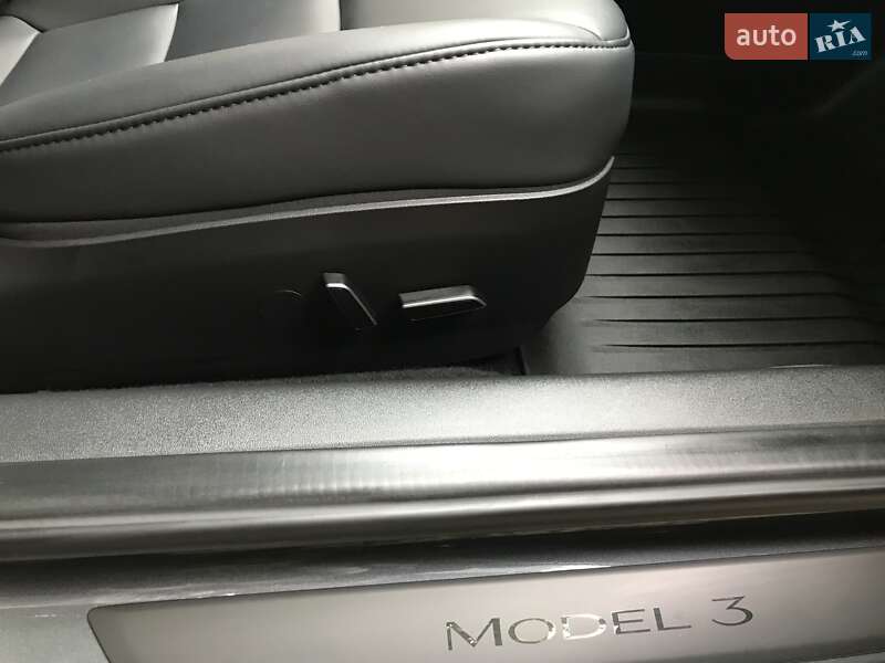 Седан Tesla Model 3 2023 в Рівному