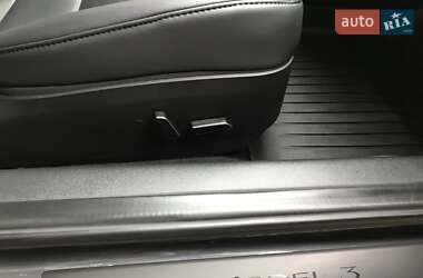 Седан Tesla Model 3 2023 в 