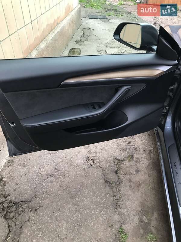 Седан Tesla Model 3 2023 в Рівному