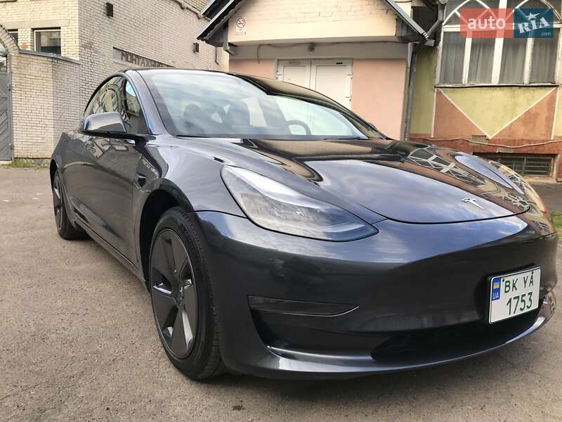 Седан Tesla Model 3 2023 в Рівному
