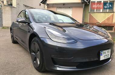 Седан Tesla Model 3 2023 в 