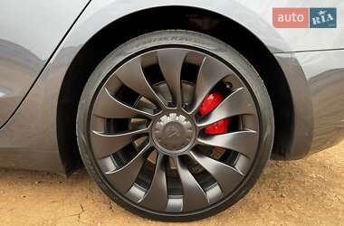 Седан Tesla Model 3 2023 в 