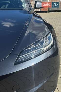 Седан Tesla Model 3 2024 в 