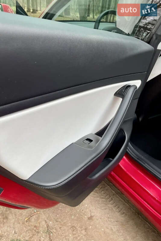 Седан Tesla Model 3 2018 в Тернополе