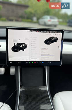 Седан Tesla Model 3 2019 в 