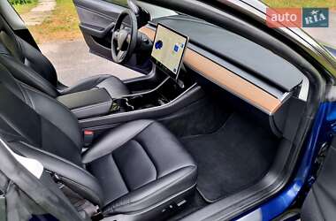 Седан Tesla Model 3 2020 в 