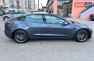 Седан Tesla Model 3 2022 в 