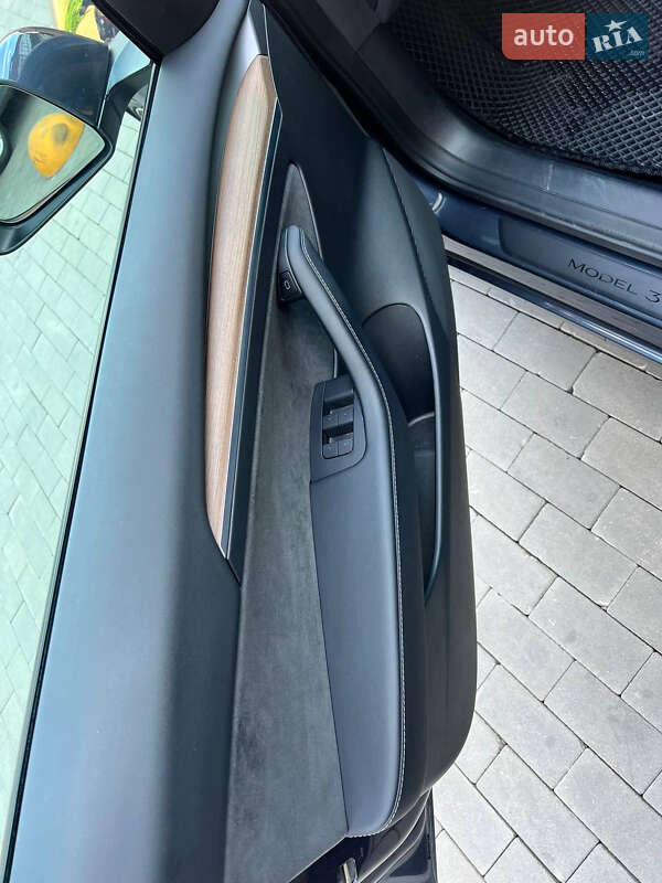 Седан Tesla Model 3 2022 в Луцьку