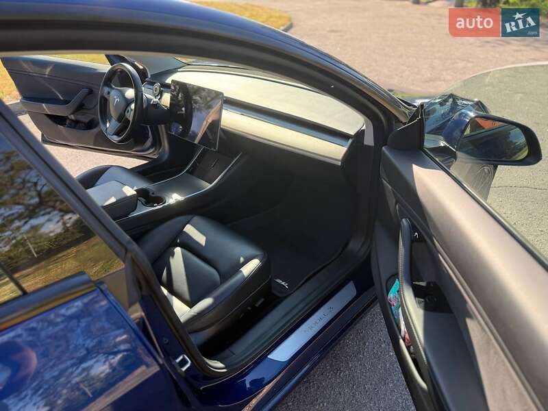 Седан Tesla Model 3 2018 в Кременчуге