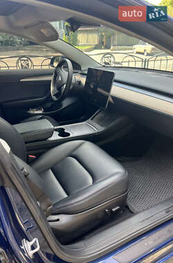 Седан Tesla Model 3 2022 в 