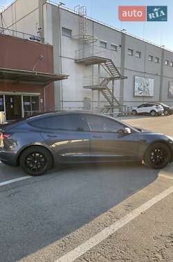 Седан Tesla Model 3 2022 в 
