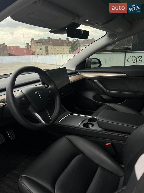 Седан Tesla Model 3 2022 в Мукачевому