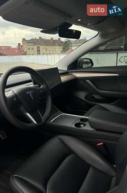 Седан Tesla Model 3 2022 в 