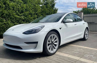 Седан Tesla Model 3 2021 в 