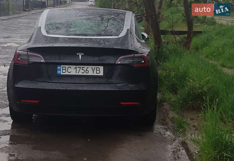 Седан Tesla Model 3 2018 в Львове
