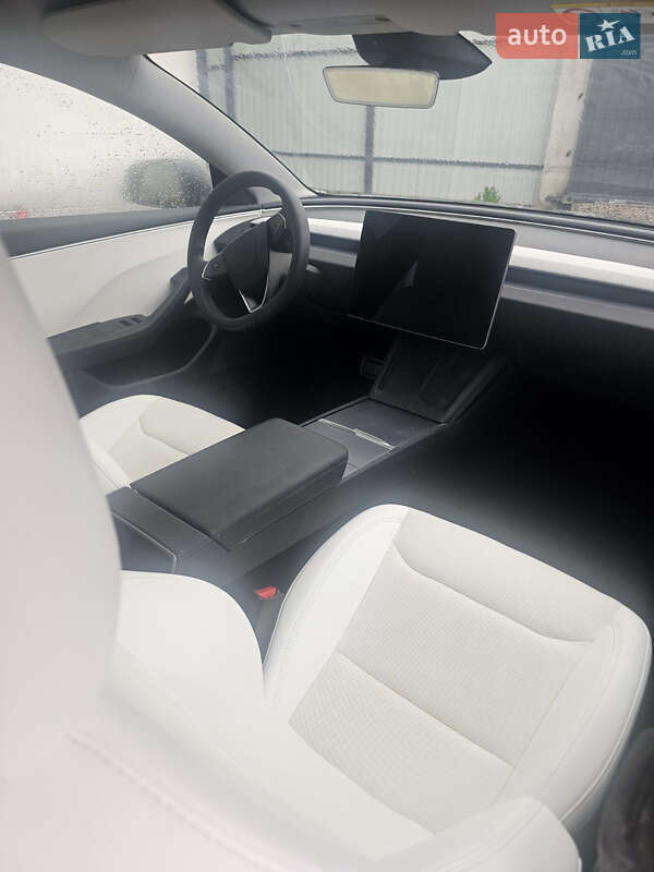 Седан Tesla Model 3 2024 в Днепре