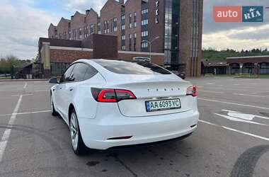 Седан Tesla Model 3 2021 в Киеве