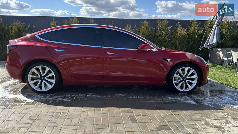 Седан Tesla Model 3 2019 в Львові