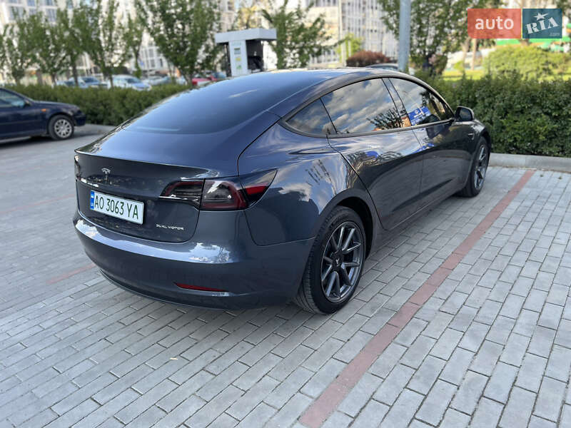 Седан Tesla Model 3 2022 в Ужгороде