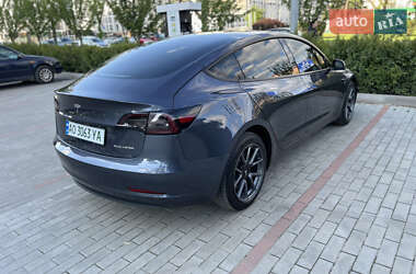Седан Tesla Model 3 2022 в 