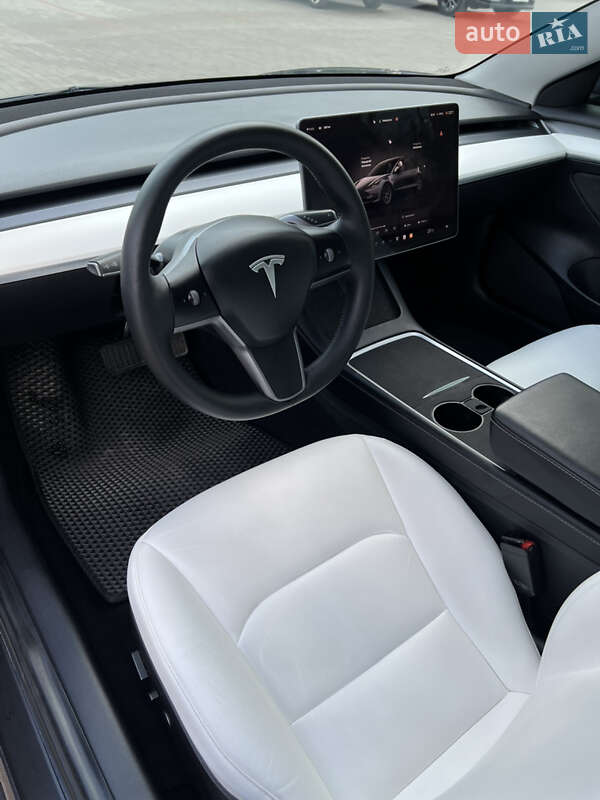 Седан Tesla Model 3 2022 в Ужгороде
