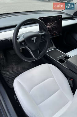 Седан Tesla Model 3 2022 в 