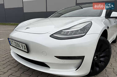 Седан Tesla Model 3 2020 в 