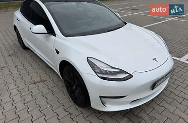 Седан Tesla Model 3 2020 в 
