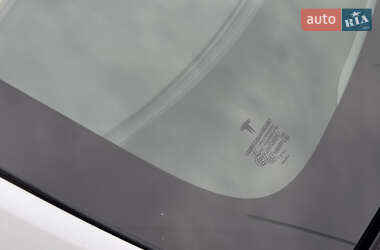 Седан Tesla Model 3 2020 в 