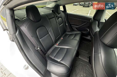 Седан Tesla Model 3 2020 в 