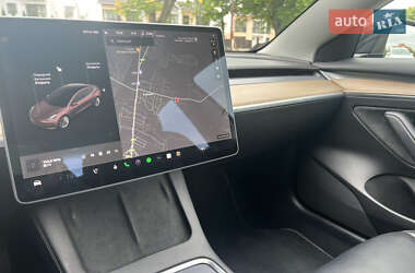 Седан Tesla Model 3 2022 в 