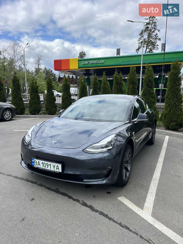 Седан Tesla Model 3 2019 в 